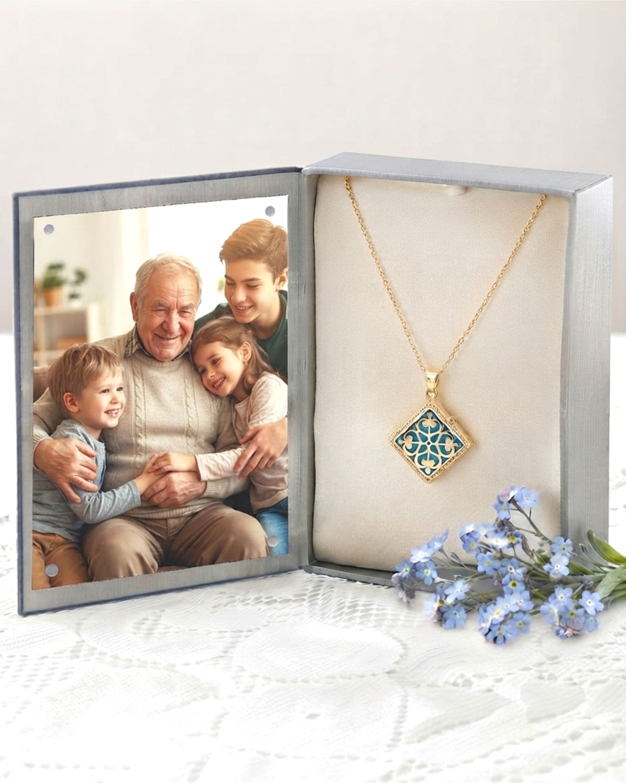 Cara Keepsakes Gold Locket Urns Gold 'Renaissance' Locket Urn (10K)