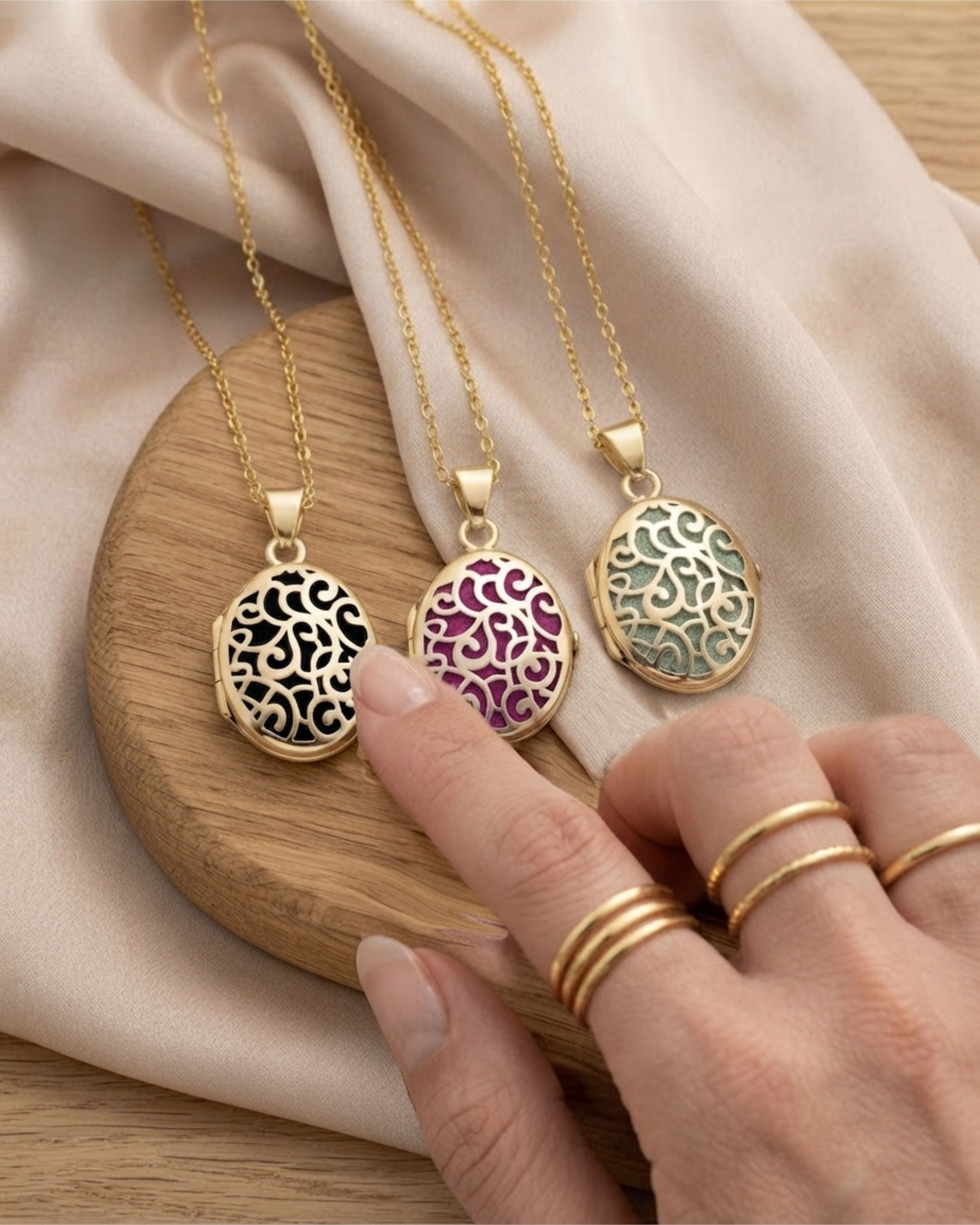 Cara Keepsakes Gold Locket Urns Gold Filigree Oval Locket Urn (14K)