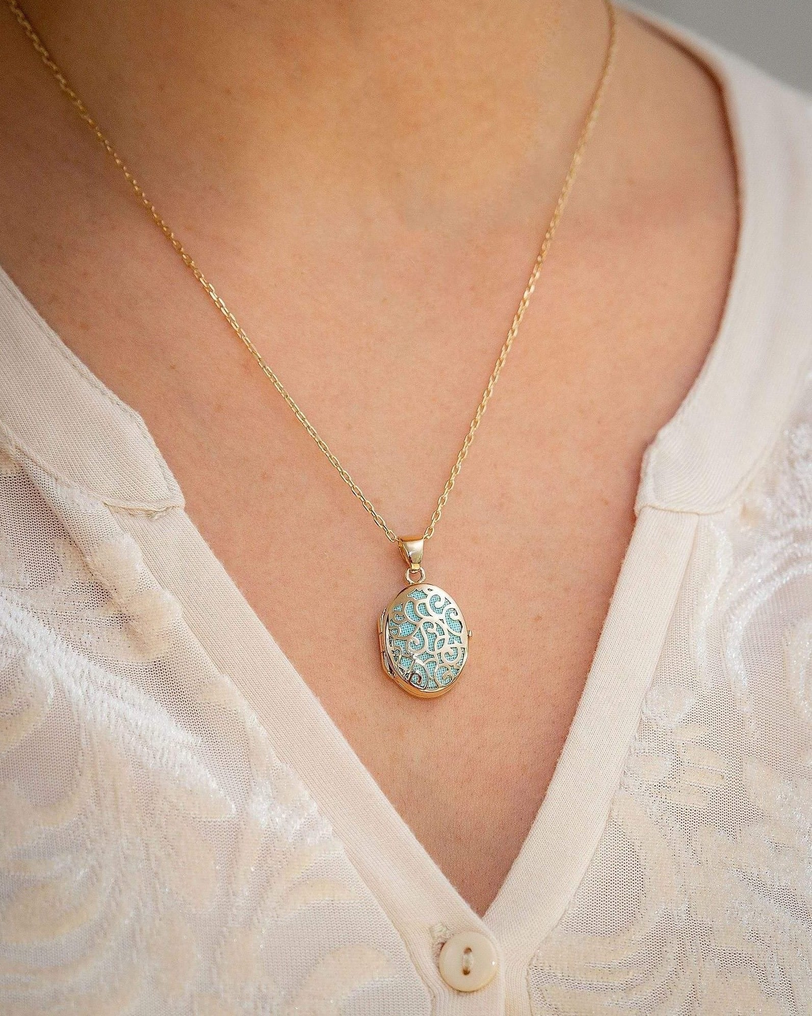 Cara Keepsakes Gold Locket Urns Gold Filigree Oval Locket Urn (14K)