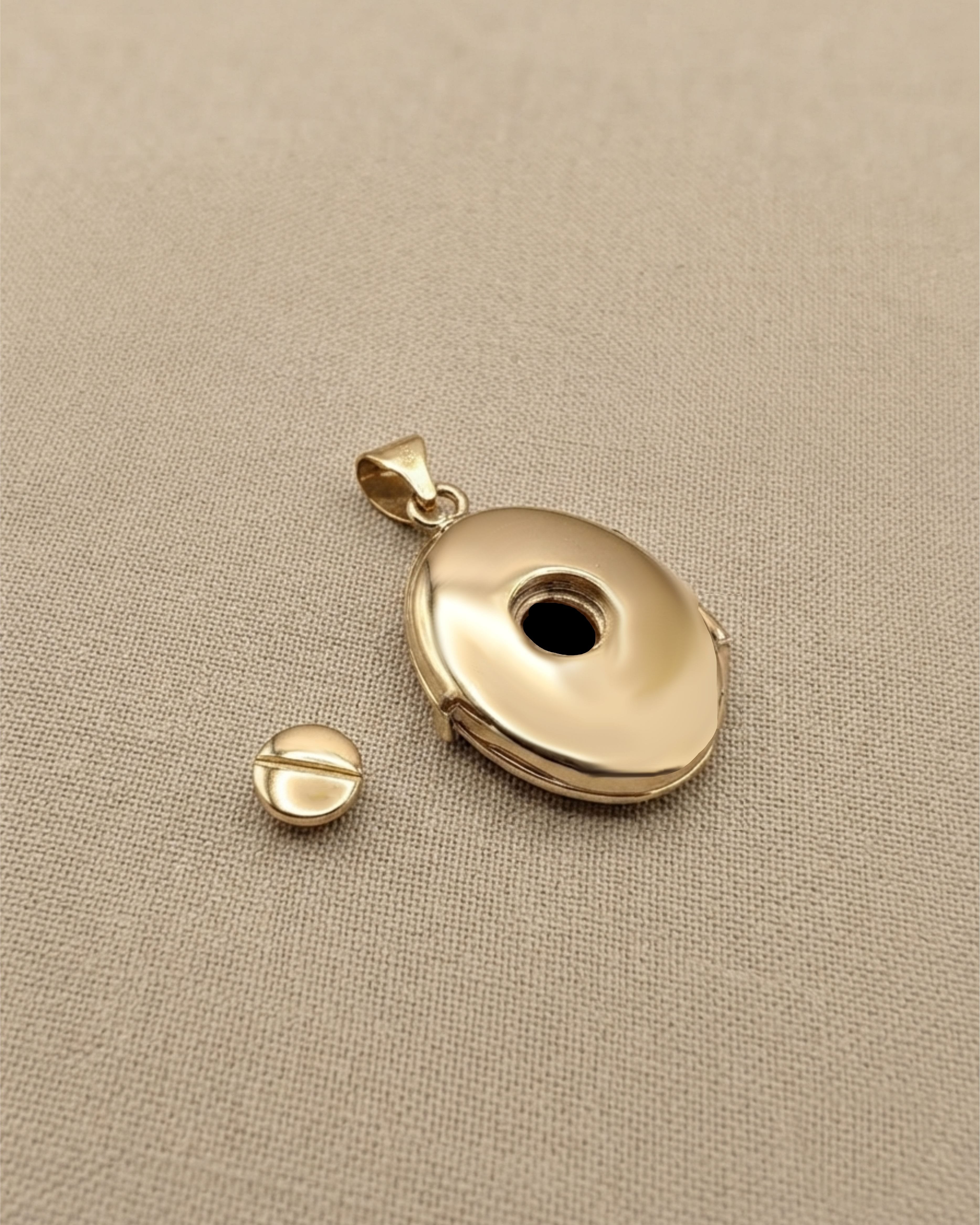 Cara Keepsakes Gold Locket Urns Gold Filigree Oval Locket Urn (14K)
