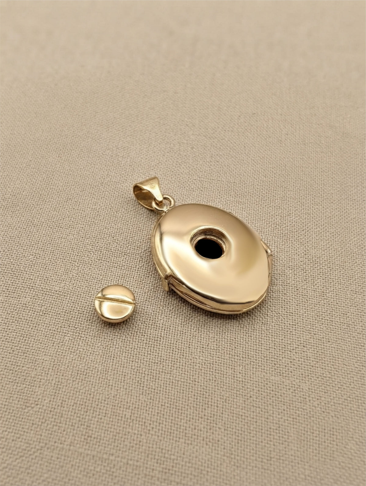 Cara Keepsakes Gold Locket Urns Gold Filigree Oval Locket Urn (14K)