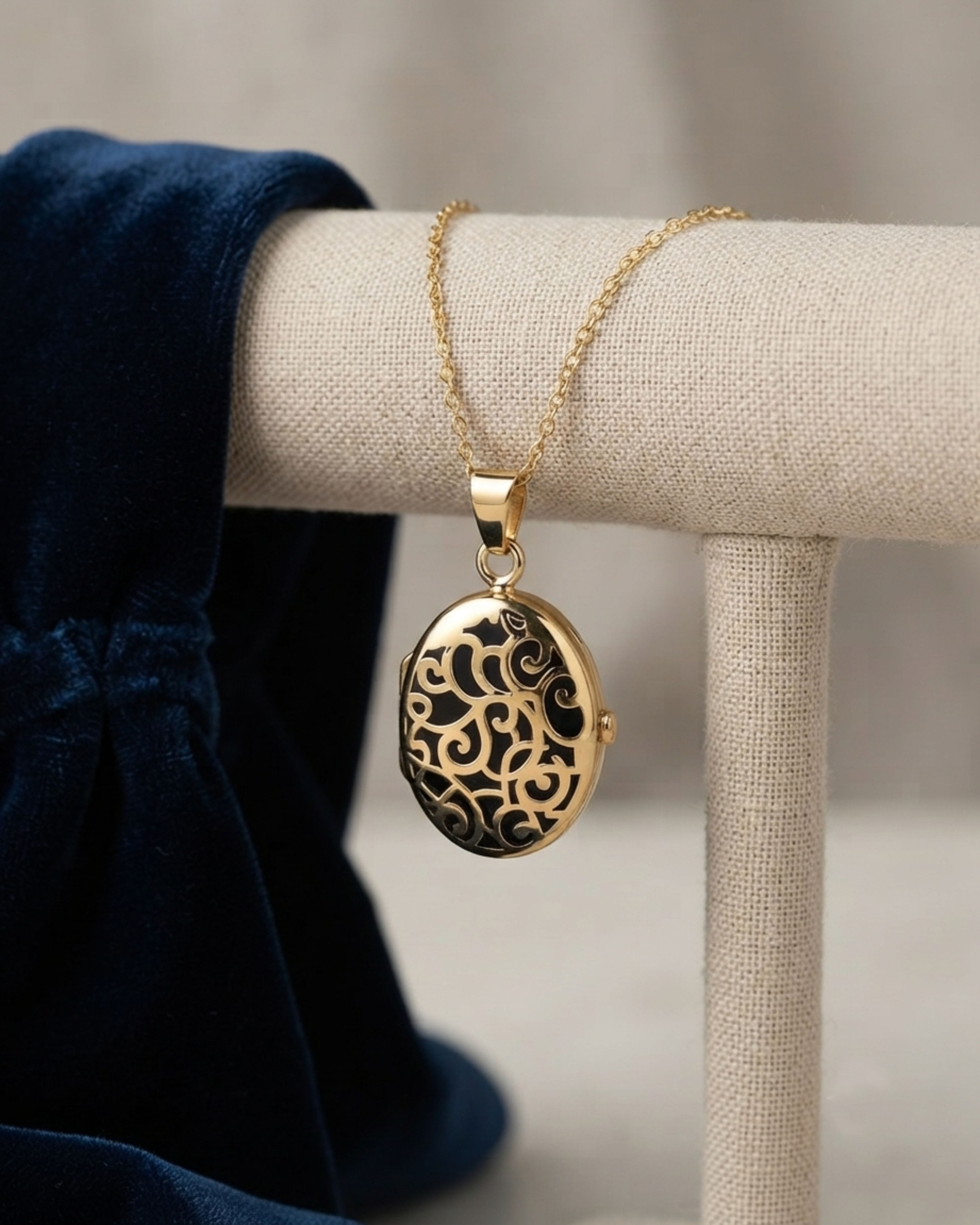 Cara Keepsakes Gold Locket Urns Gold Filigree Oval Locket Urn (14K)