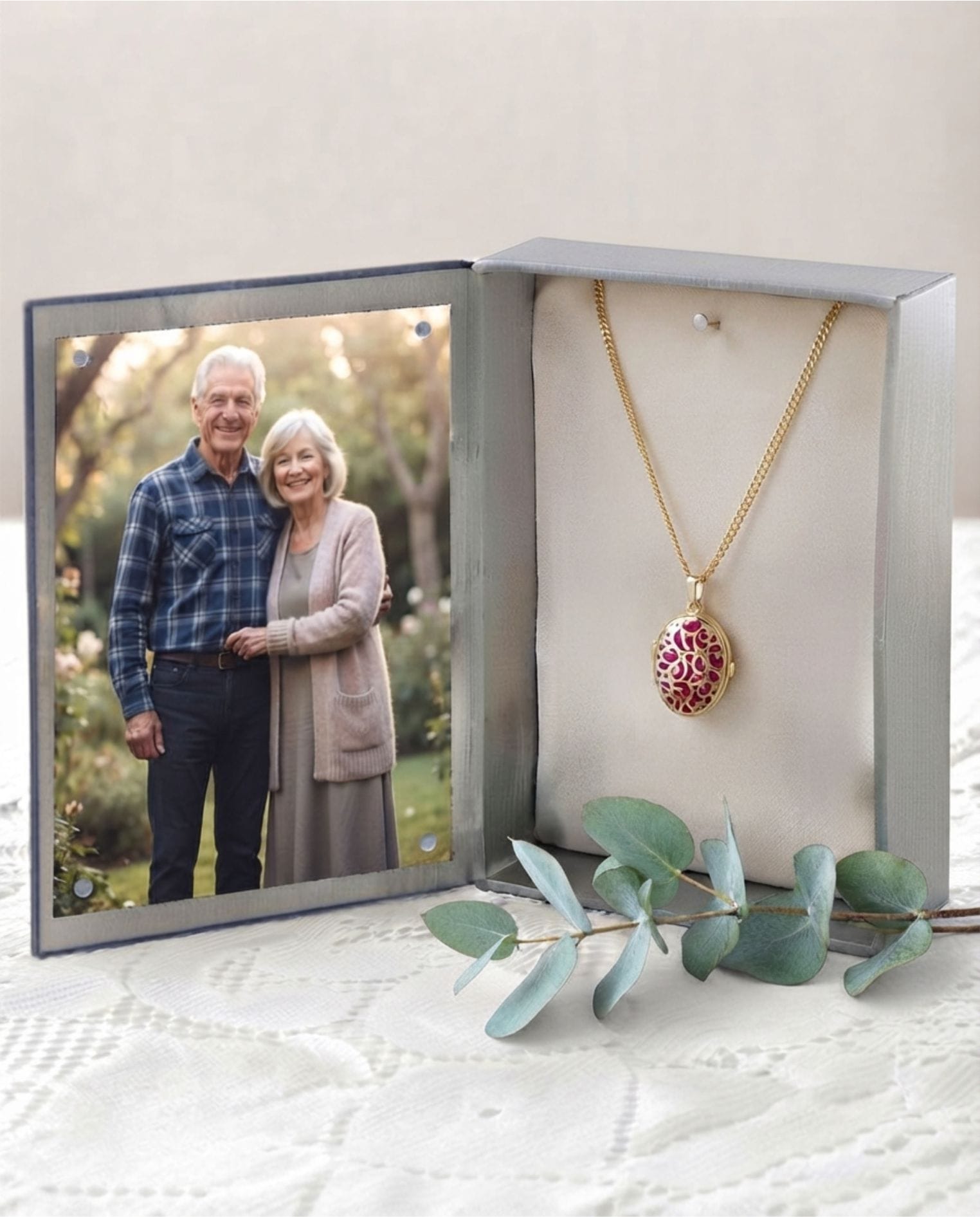 Cara Keepsakes Gold Locket Urns Gold Filigree Oval Locket Urn (14K)