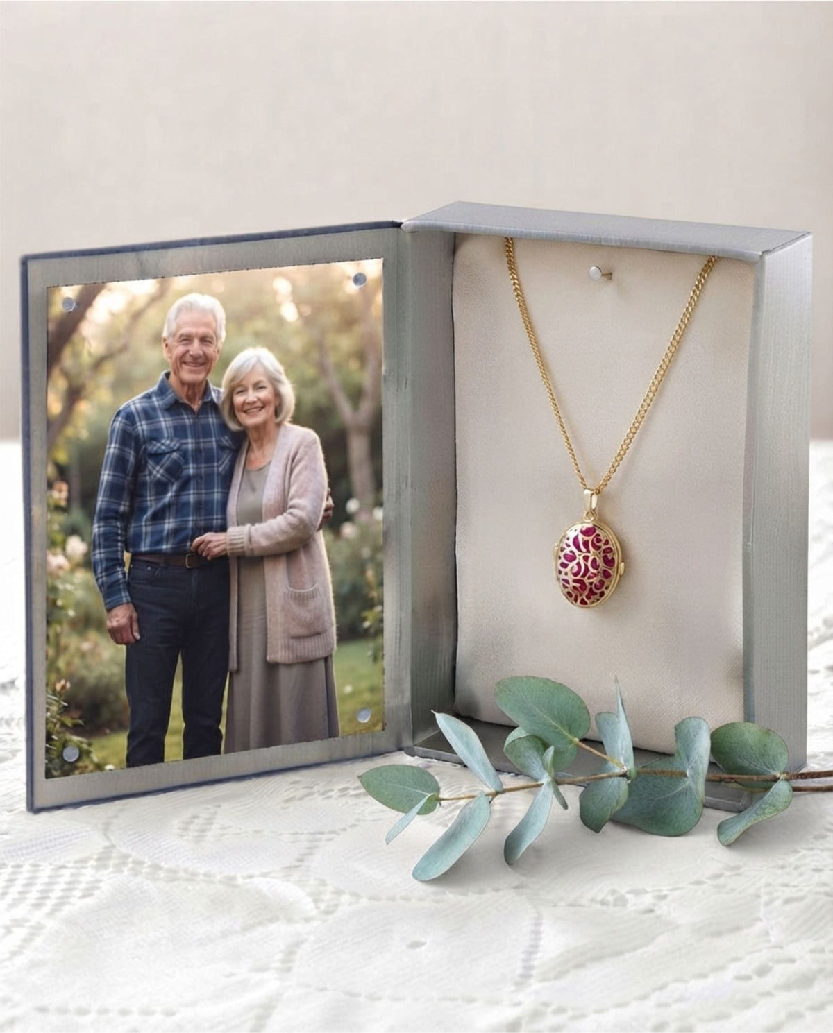 Cara Keepsakes Gold Locket Urns Gold Filigree Oval Locket Urn (14K)