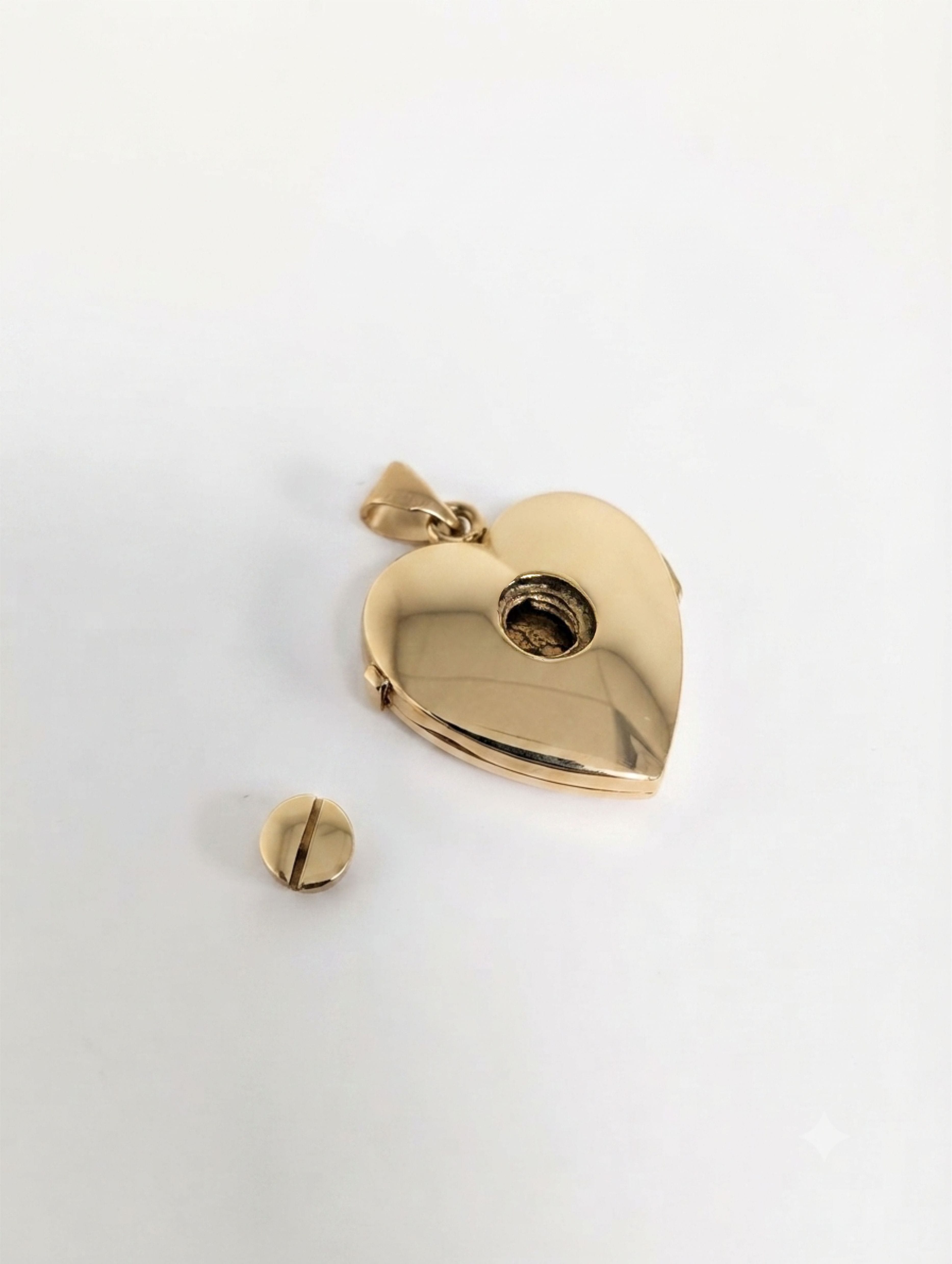 Cara Keepsakes Gold Locket Urns Gold Filigree Heart Locket Urn (14K)
