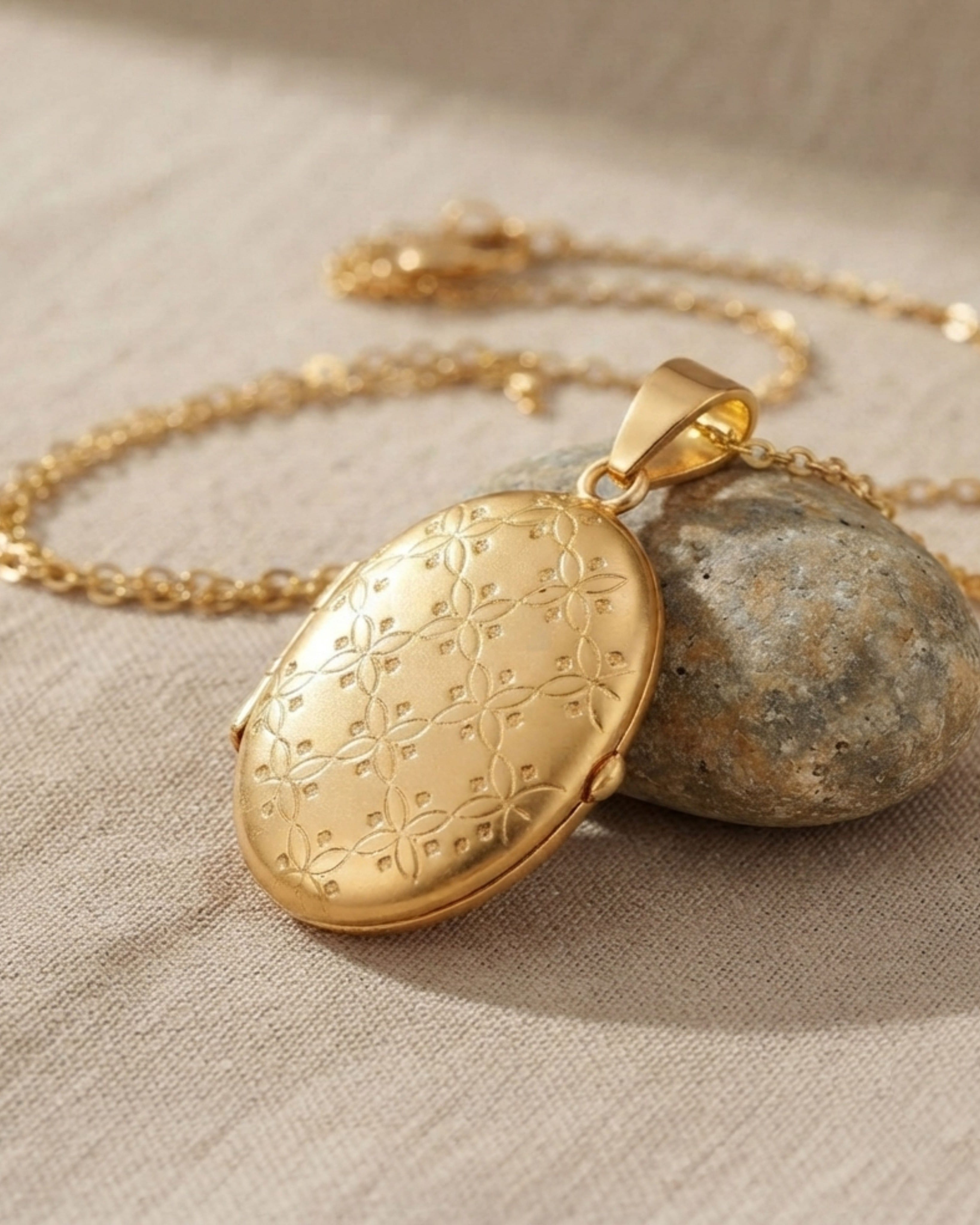 Cara Keepsakes Gold Locket Urns Gold Oval Locket Urn - Diamond Cut (10K)