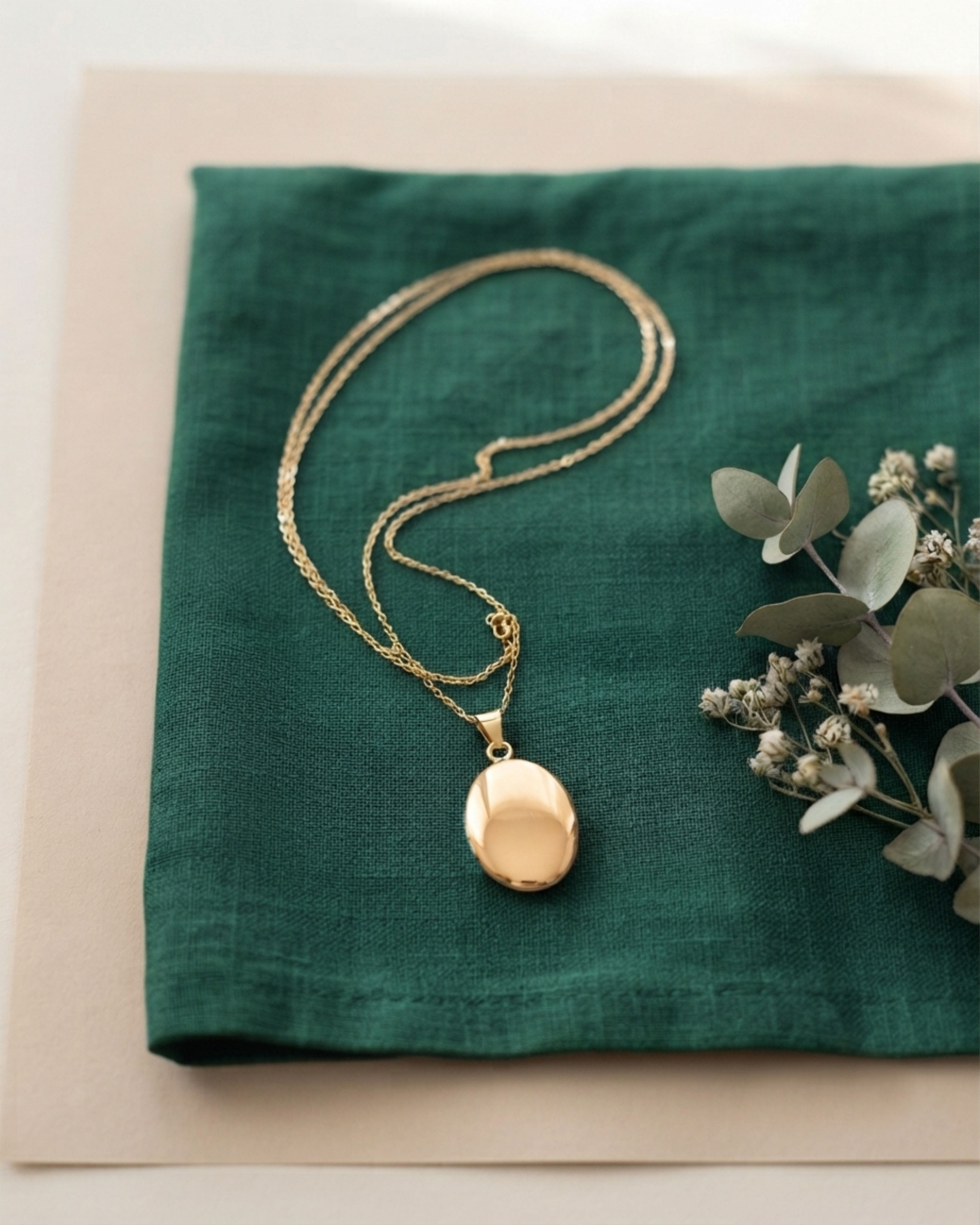 Cara Keepsakes Gold Pendant Urns Gold Oval Pendant Urn (10K)