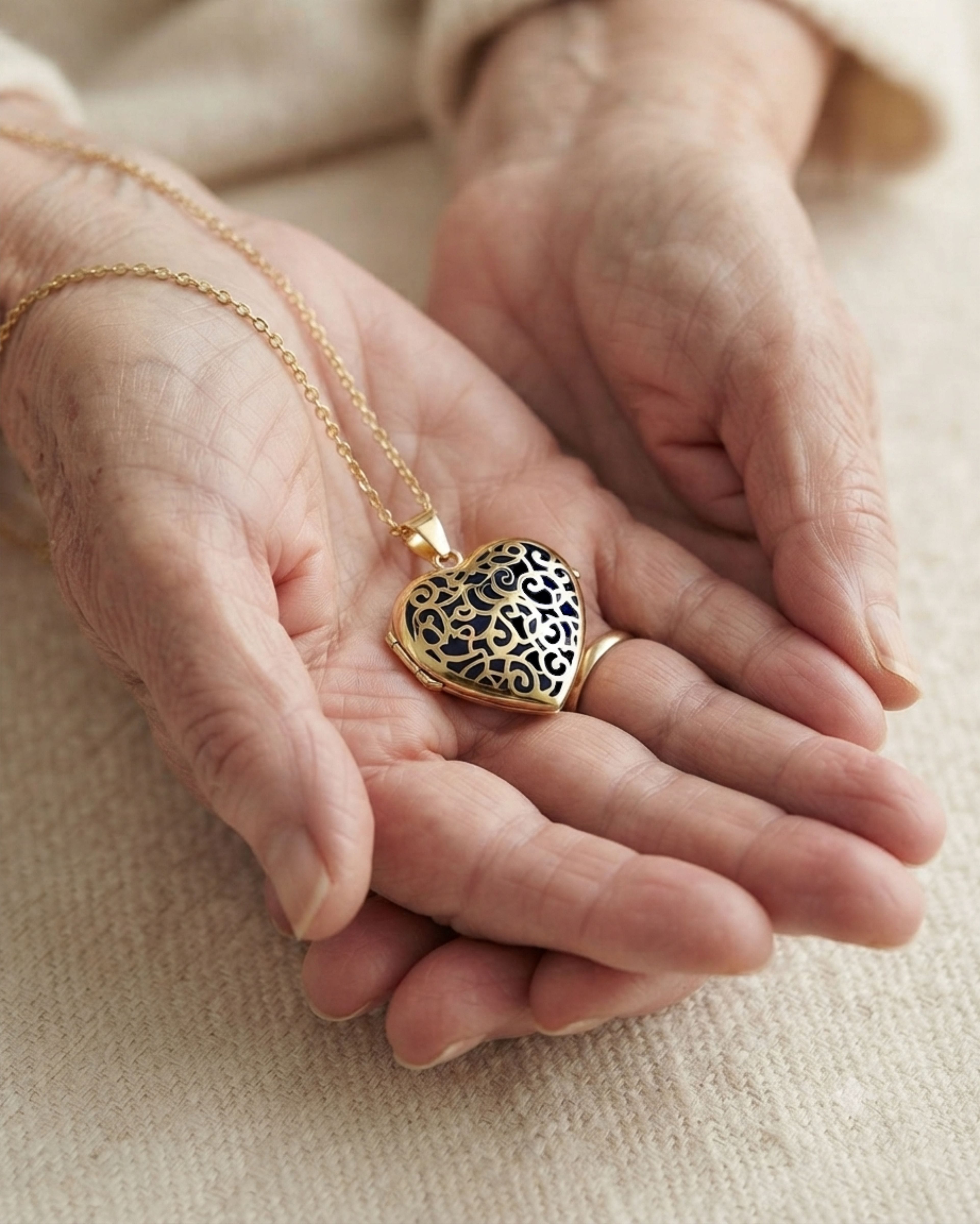 Cara Keepsakes Gold Locket Urns Gold Filigree Heart Locket Urn (14K)