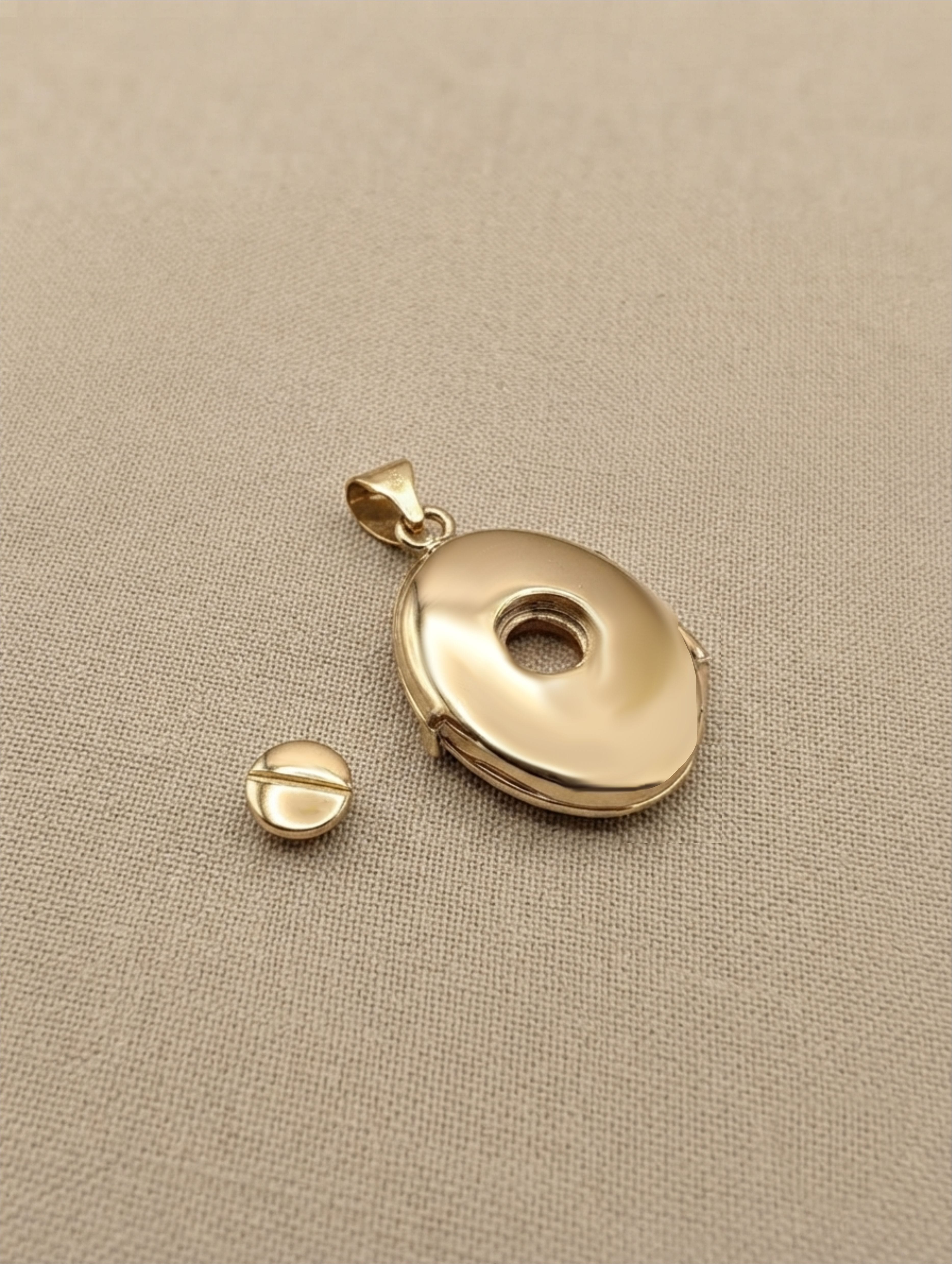 Cara Keepsakes Gold Locket Urns Gold Oval 'Wildflower' Locket Urn (10K)