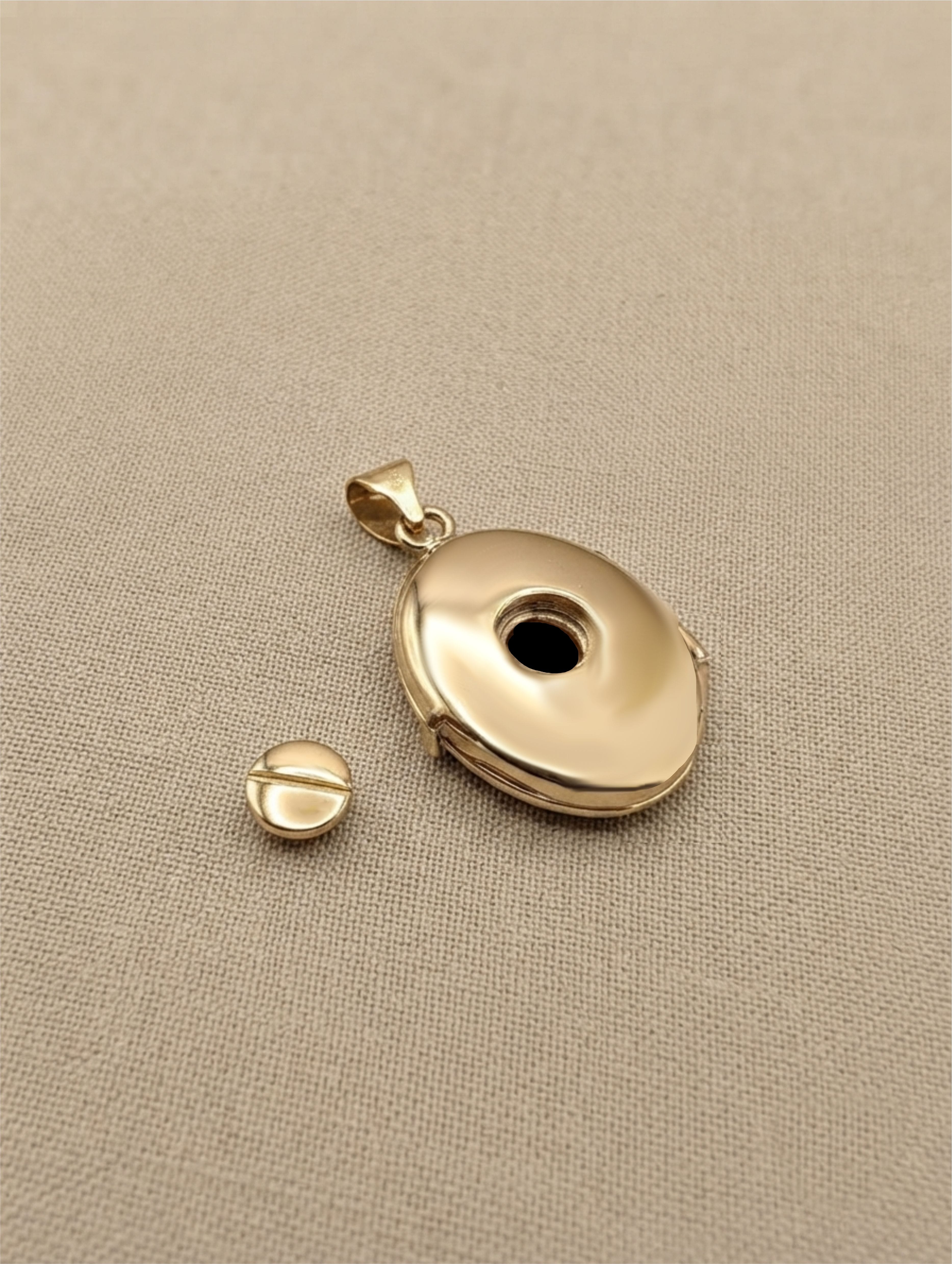 Cara Keepsakes Gold Locket Urns Gold Filigree Oval Locket Urn (14K)