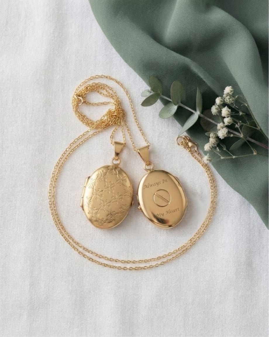 Cara Keepsakes Gold Locket Urns Gold Oval Locket Urn - Diamond Cut (10K)